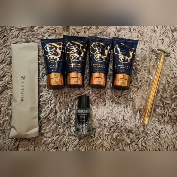 Fountainebleau Las Vegas Other - The Fontainebleau Hotel Las Vegas Toiletries Set Lot of 7